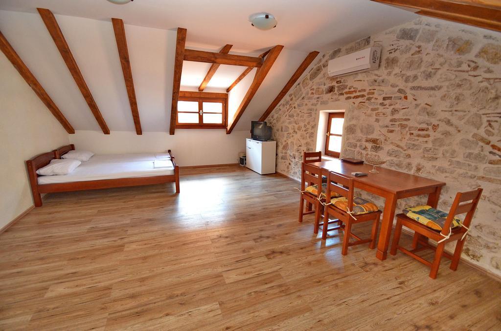 Apartments Historic Stone House Kotor Ruang foto