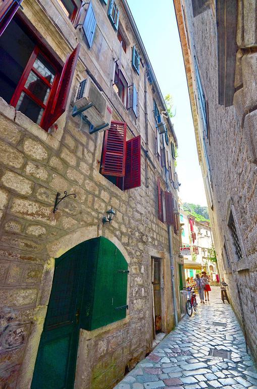 Apartments Historic Stone House Kotor Ruang foto
