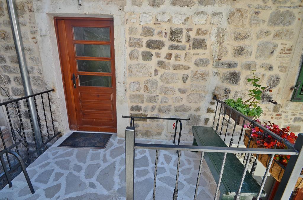 Apartments Historic Stone House Kotor Ruang foto